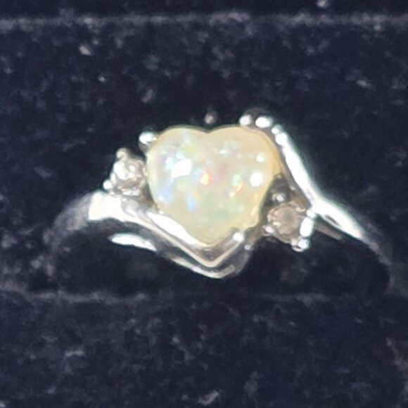 Beautiful Heart Shapped White Opal Set in 625 Silver Ring Size 11 - Picture 2 of 4